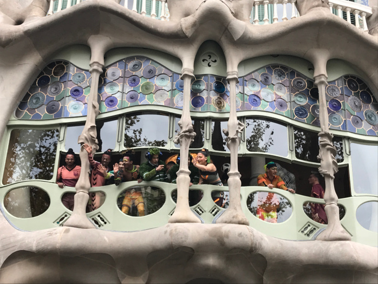 Cirque du Soleil acrobats at Gaudí's Casa Batlló in Barcelona (by Cristina Tomàs White)